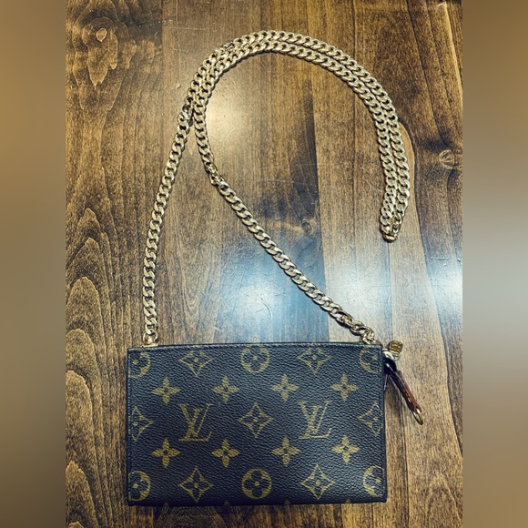 Louis Vuitton Monogram Pochette Small - Picture 2 of 10
